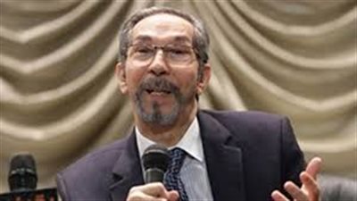 رشاد عبده يوضح حقيقة توجه الحكومة لرفع أسعار البنزين