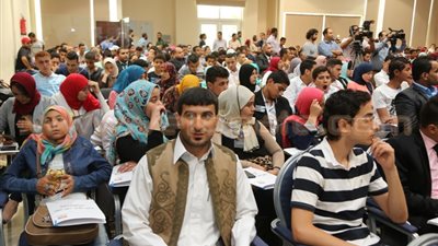 بالصور.. وزير الخارجية يلتقي 500 شاب في منتدي الحوار الوطني