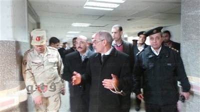 بالفيديو والصور.. محافظ الإسكندرية يزور مصابي حادث نويبع