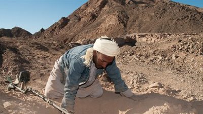 إصابة عامل أثناء التنقيب عن الذهب بصحراء الكيلو 85 في قنا