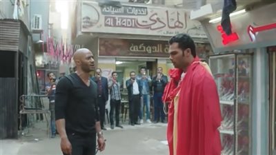 أزهري: اتفرجت على مشهد قميص النوم في «الأسطورة» لوحدي