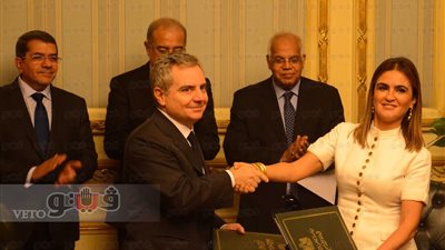 رئيس الوزراء وسحر نصر يشهدان توقيع مشروع شراء 13 قطارا للمترو