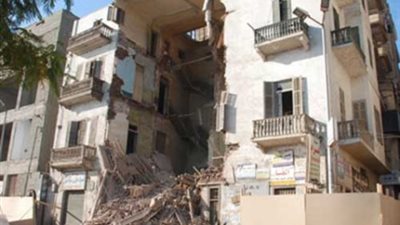 انهيار جزء من عقار بشارع الجلاء يسفر عن إصابة شخصين