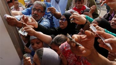 «رويترز»: السكر أثار مخاوف أزمة غذاء محتملة وصبر المصريين ينفد