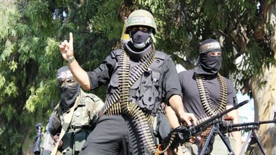 كتائب القسام تقيم عرضا عسكريا لمساندة الجماعة الإرهابية.. 