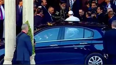 «قادة العالم يشجعون سيارات الصناعة الوطنية ومصر خارج الخدمة».. ماكرون يدعم سيتروين الفرنسية.. بابا الفاتيكان ينحاز لـ«فيات» الإيطالية.. ميركل «كعب داير» على الألماني.. و&