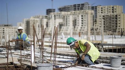 الرابحون والخاسرون من تعويم الجنيه بالقطاع العقارى.. تحرير سعر الصرف يؤخر تنفيذ المشروعات السكنية.. محدودو الدخل أكثر الشرائح تضررا.. والفوائد من نصيب الكبار