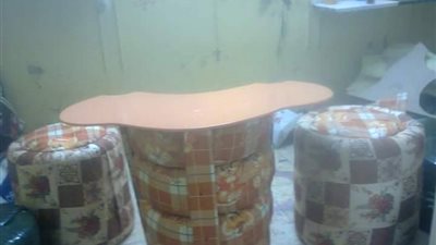 بالصور.. 3 شباب يحولون الكاوتش التالف لأثاث عصري «تقرير»