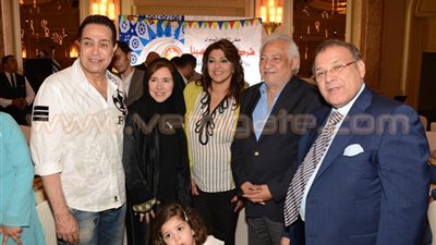 بالصور.. نجوم الفن والإعلام في حفل إفطار جماعي لـ«حسن راتب»