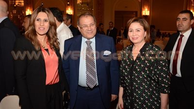 بالصور.. إلهام شاهين تشارك في حفل إفطار «المحور»