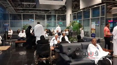 الفوج الثاني من بعثة مطار القاهرة يغادر لأداء العمرة