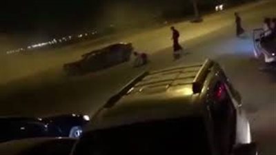 بالفيديو.. اصطدام مروع لسيارة شاب متهور بعمود كهربائي