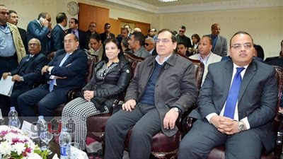بالصور.. وزيرا الاستثمار والبترول يفتتحان هيئة المناطق الحرة بسوهاج