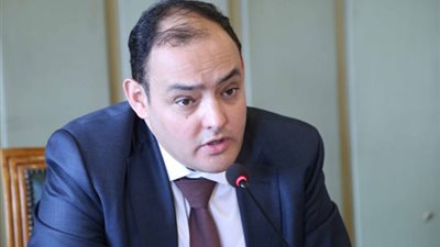 أحمد سمير يطالب بمزيد من الجهد للارتقاء بمستوى الصناعة المصرية