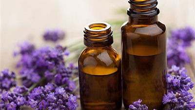 3 زيوت عطرية تخلصك من القلق والضغوط النفسية والصداع