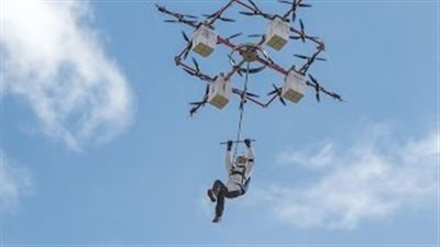 بالفيديو.. أول قفزة من طائرة بدون طيار في العالم