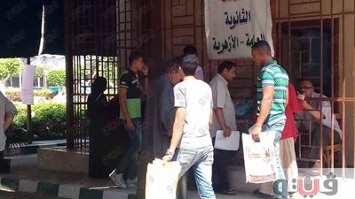 توافد الطلاب على مكتب الاستعلامات في ثانى أيام المرحلة الثانية للتنسيق
