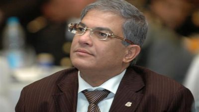 نائب محافظ الشرقية يطالب بإزالة أية معوقات لتنفيذ مشروع إنشاء كوبري