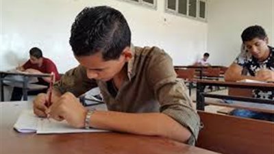طلاب 3 محافظات يؤدون امتحان الدور الثانى للإعدادية بكفر الشيخ