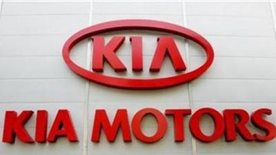 كيا تعرض سيارتها الرياضية في الخليج