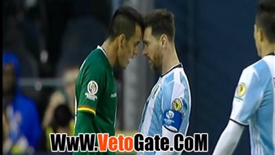 بالفيديو.. اشتباك بين «ميسي» ولاعب بوليفيا على طريقة «صراع الديوك»