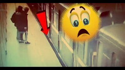 بالفيديو.. رجل يدفع صديقه على قضبان مترو الأنفاق