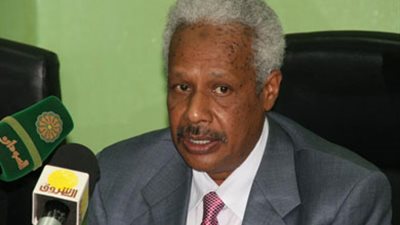 وزير المالية السوداني يغادر مطار القاهرة
