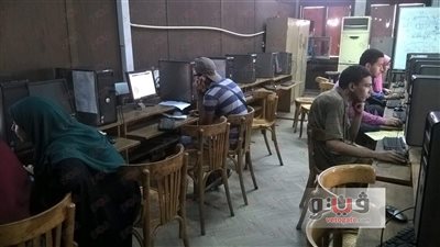 بالصور.. إقبال محدود على تسجيل الرغبات بـ«هندسة القاهرة»