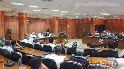 محافظ بورسعيد يبحث مع التنفيذيين استعدادات استقبال شهر رمضان