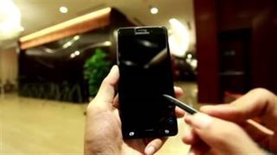 موتورولا تتهم سامسونج بسرقة ميزات AOD في جالاكسي نوت7