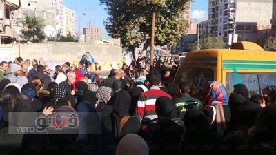 بالفيديو.. أهالي كرموز بالإسكندرية يشيعون 3 من ضحايا أتوبيس نويبع