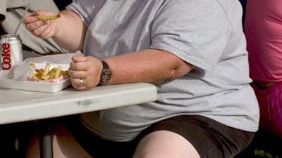 دراسة: الشباب يزداد بدانة أسرع من أي سن أخرى