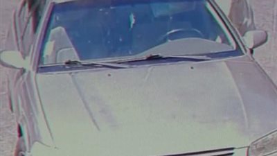 بالفيديو والصور.. لحظة إلقاء أب طفله في موقف سيارات