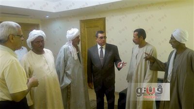 محافظ الفيوم يلتقي عددا من المزارعين المضارين من نقص مياه الري