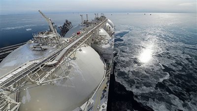 مصر تطرح أكبر مناقصة في العالم لشراء الغاز المسال في 2017/ 2018