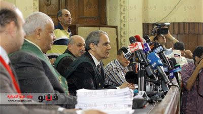 تأجيل محاكمة بديع والشاطر والبيومى فى قتل متظاهرى المقطم لـ29 أكتوبر