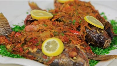 4 خطوات لعمل السمك البلطي في الفرن