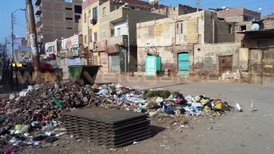 بالصور.. «أكوام القمامة» تهدد عرش محافظ بني سويف