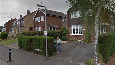 بالصور.. فتاة تشاهد والدتها الميتة تسقى النباتات بمنزلها