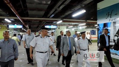 بالصور.. مدير شرطة النقل يراجع إجراءات تأمين المترو استعدادا لرمضان