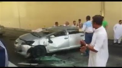 بالفيديو.. سيارة تسقط من أعلى كوبري الملك فهد بالسعودية