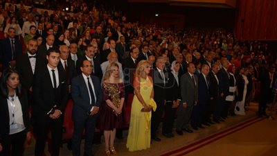 بالصور.. النجوم يتألقون بحفل افتتاح مهرجان الإسكندرية.. حسين فهمي يبكي محمود عبدالعزيز.. تكريم خالد يوسف وصفية العمري.. وبوسي وإلهام شاهين وهالة سرحان أبرز الحضور.. وإطلالات جذابة للفنانات