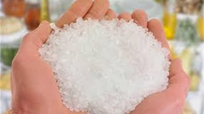 الملح الخشن وبيكربونات الصوديوم لتوحيد لون بشرتك