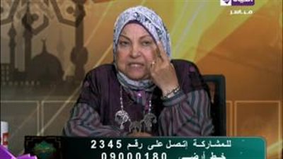 بالفيديو.. سعاد صالح تخطئ في تلاوة آية قرآنية على الهواء