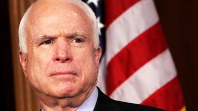 «ماكين» يعود من جراحة السرطان لتوبيخ الجمهوريين وترامب