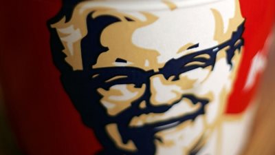 سيدة تطلب 20 مليون دولار تعويض من «كنتاكي» والسبب وجبة عائلية