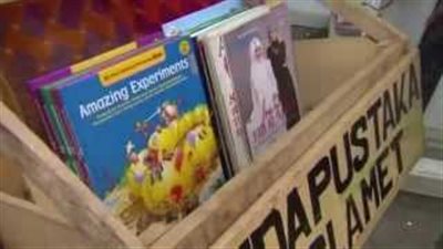 بالفيديو.. مبادرات الدول لتشجيع القراء.. 60 ساعة بصوت عال و«مترو القراءة» في روسيا.. حافلة كتب تتجول في شوارع عمان.. «مكتبة القهوة» المتنقلة في مصر.. و«حصان إندونيسيا» ال