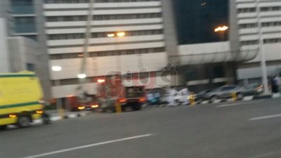 بالصور.. حريق في الدور الخامس بمطار القاهرة