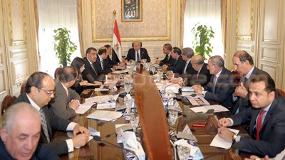 تفاصيل اجتماع المجموعة الاقتصادية.. رئيس الوزراء: رفع نسبة الاستثمار المحلي وزيادة الصادرات.. تشكيل لجنة لدراسة نسب التضخم في السلع الغذائية.. وطارق عامر يقترح فتح فروع للبنوك في الدول العربية