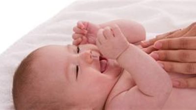 تدليك طفلك يعزز شعوره بالأمان